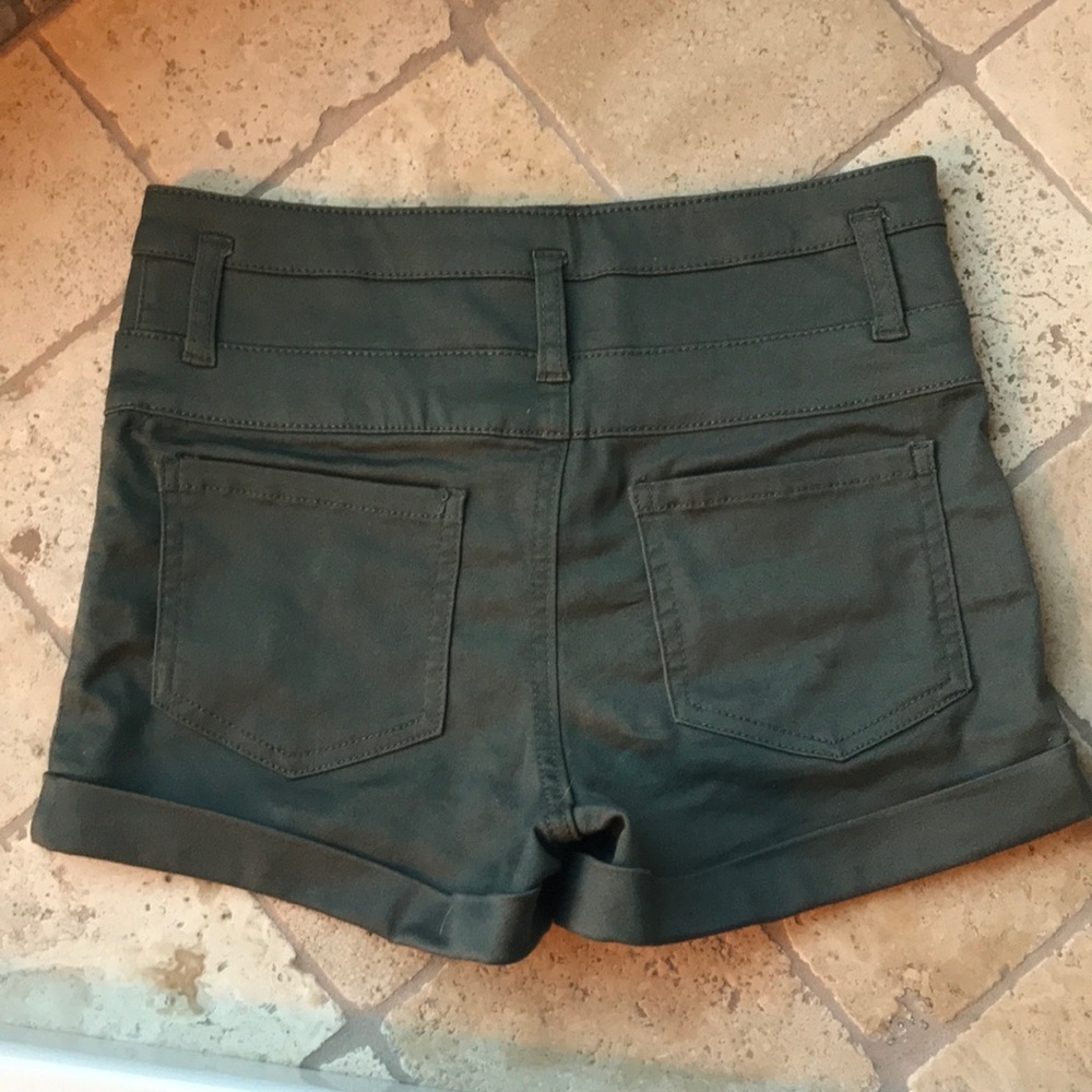 High rise shorts - Picture 2 of 3